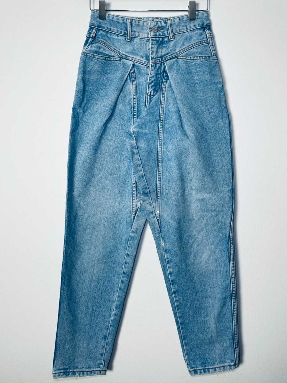 GUESS Vintage 80s/90s Georges Marciano USA V-Yoke Pleated Tapered Jeans 27